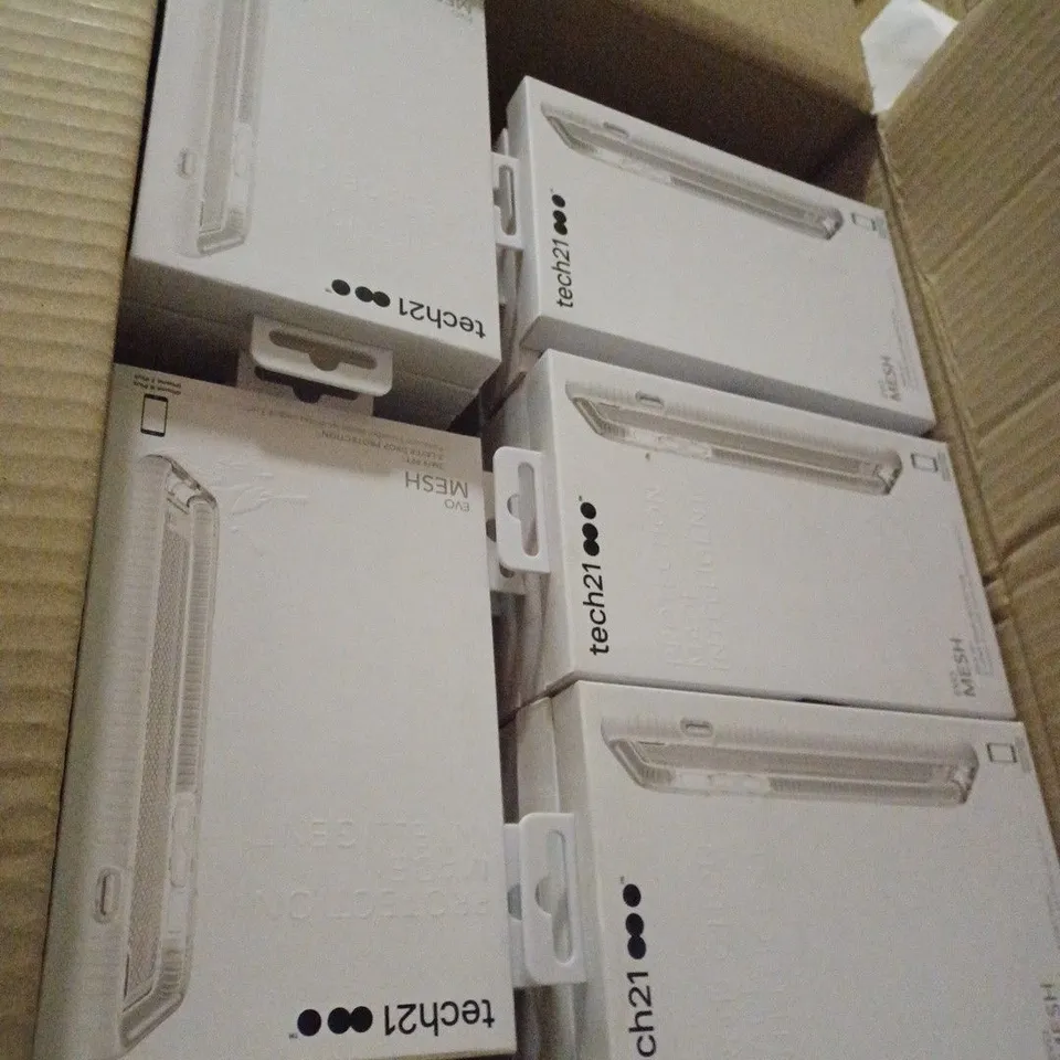 APPROXIMATELY 79 BRAND NEW BOXED TECH21 EVOMESH IPHONE 7 PLUS CASE