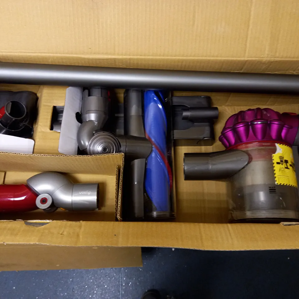 DYSON V8 VACUUM CLEANER
