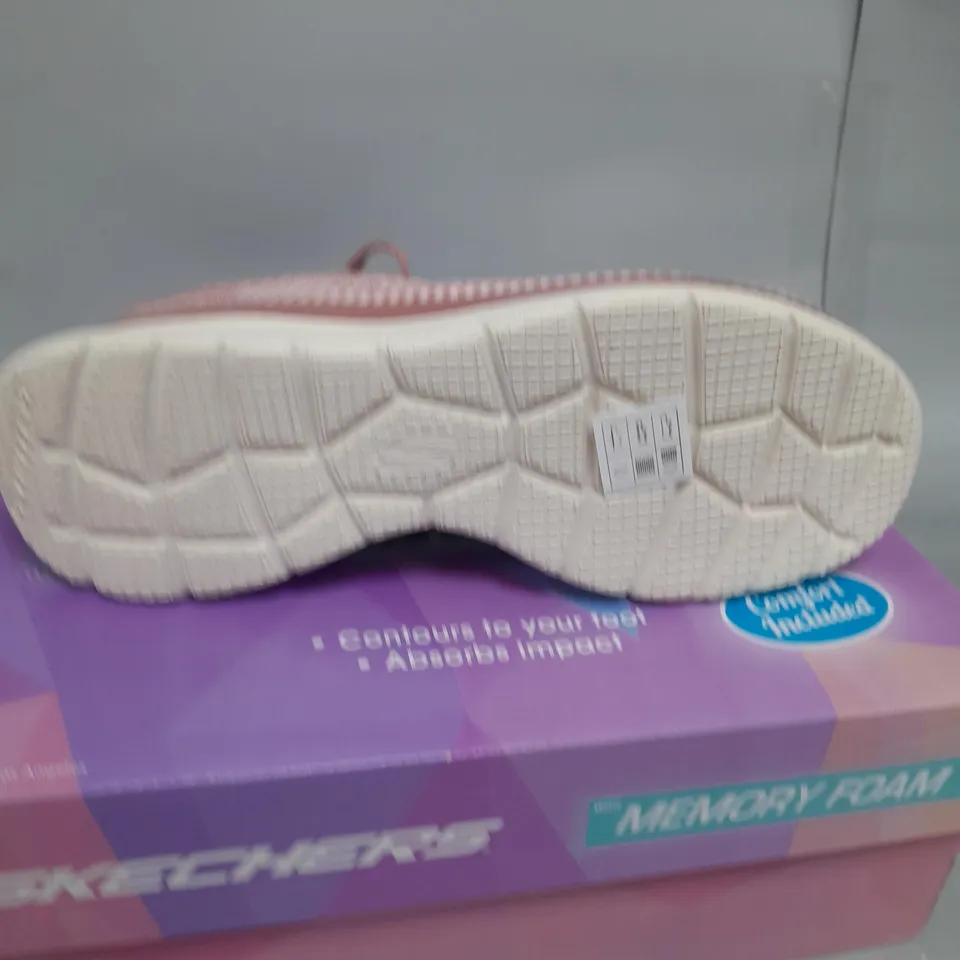 BOXED SKECHERS SIZE 4 ROSE LACE UP TRAINERS WITH MEMORY FOAM