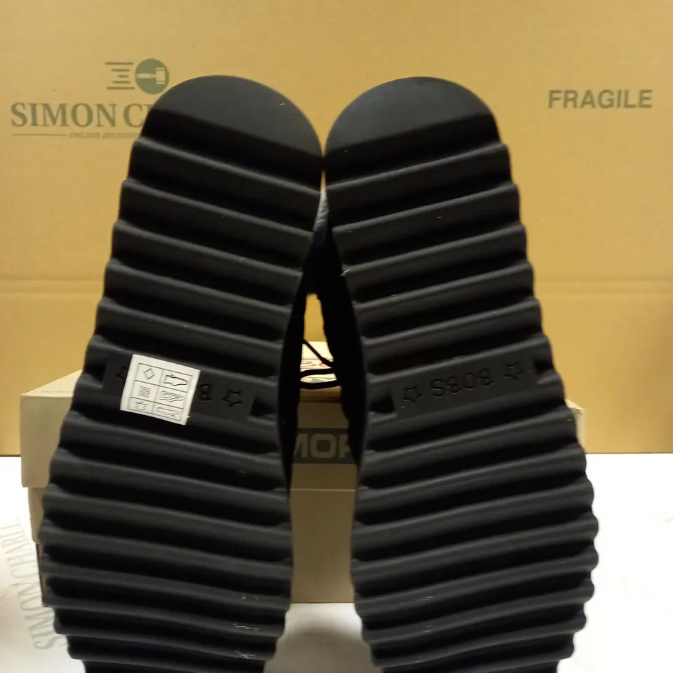SKETCHERS MOUNT SEUDE HIKING BOOTS SIZE 6