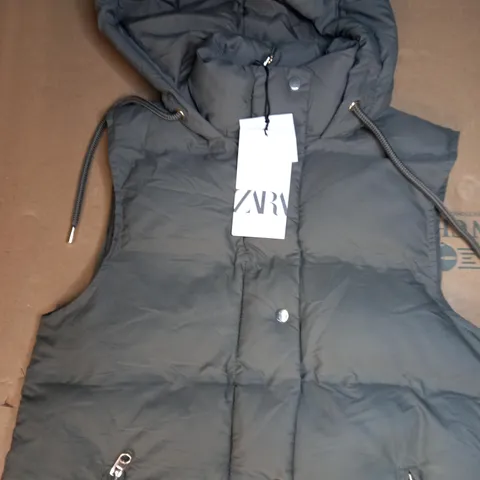 ZARA SLEEVELESS PADDED COAT IN GREY SIZE XS