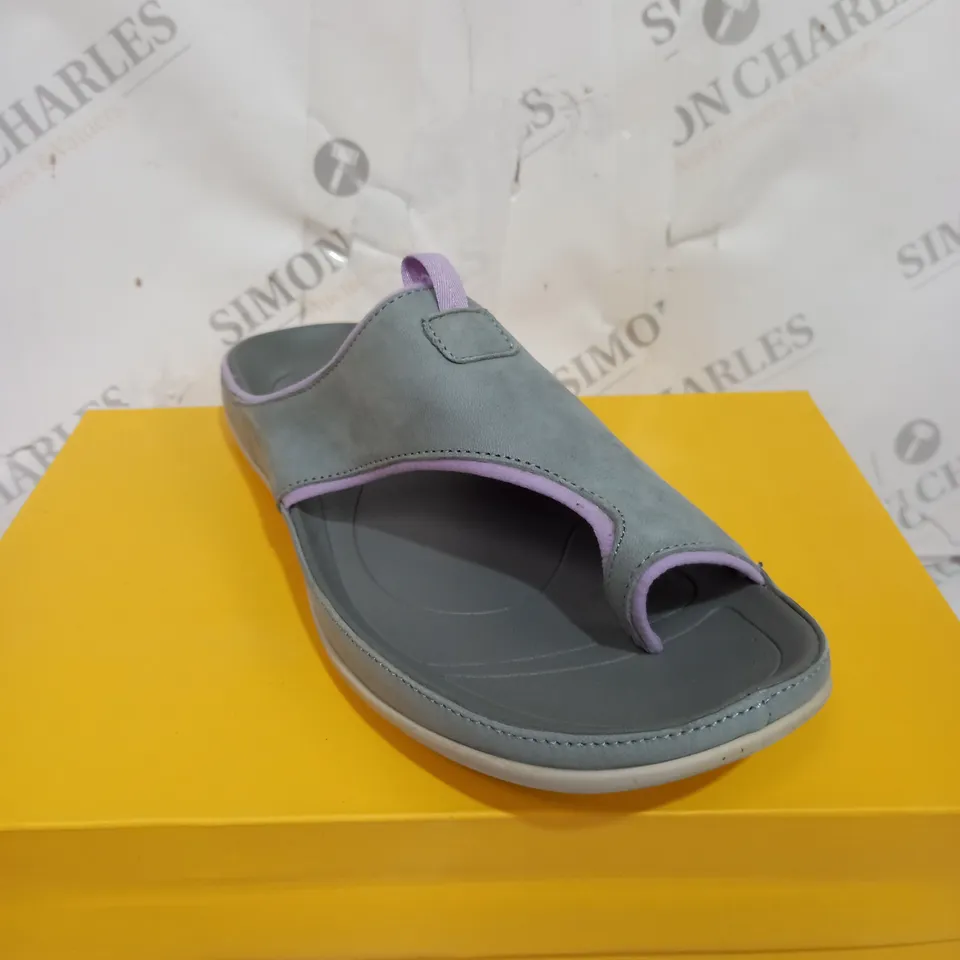 BOXED STRIVE GREY PINKSTRIPE SANDALS SIZE 7