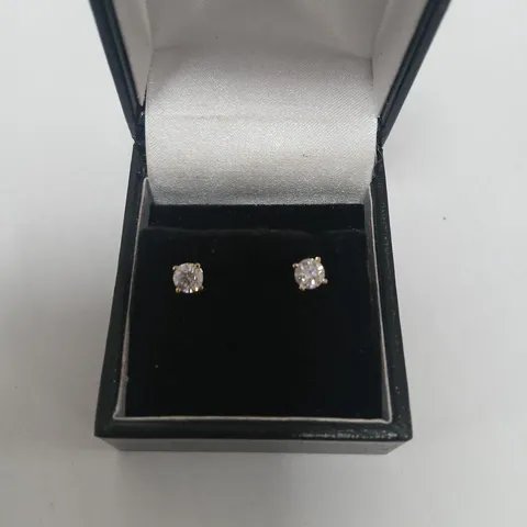 9CT YELLOW GOLD STUD EARRINGS SET WITH LAB GROWN DIAMONDS