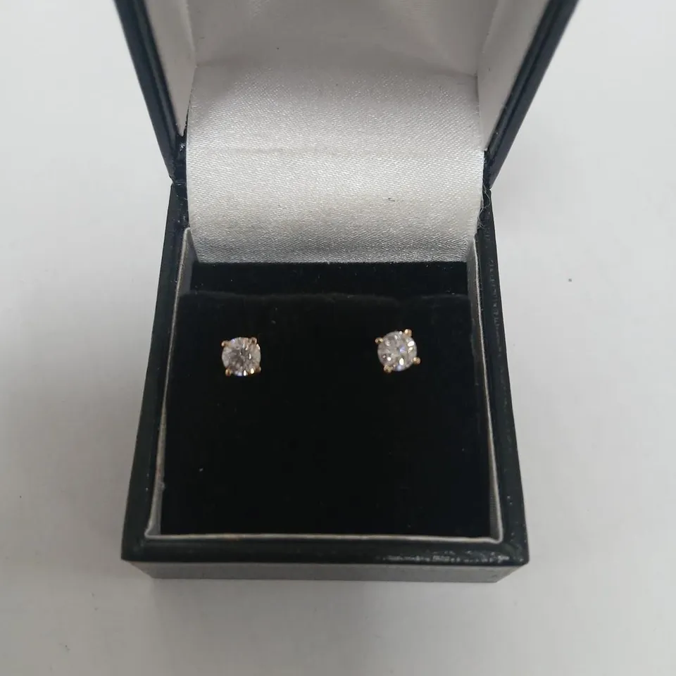 9CT YELLOW GOLD STUD EARRINGS SET WITH LAB GROWN DIAMONDS