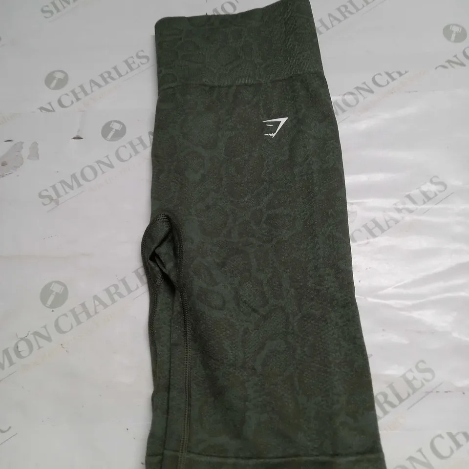 GYMSHARK TRAINING SHORTS SIZE M