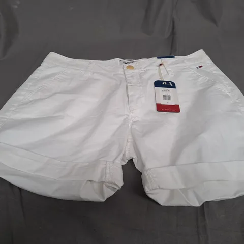 HILFIGER DENIM WHITE SHORTS - SIZE 29