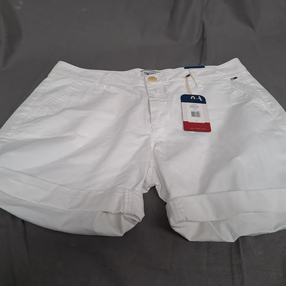 HILFIGER DENIM WHITE SHORTS - SIZE 29