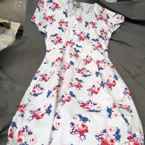 WOEMNS FLORAL DRESS 