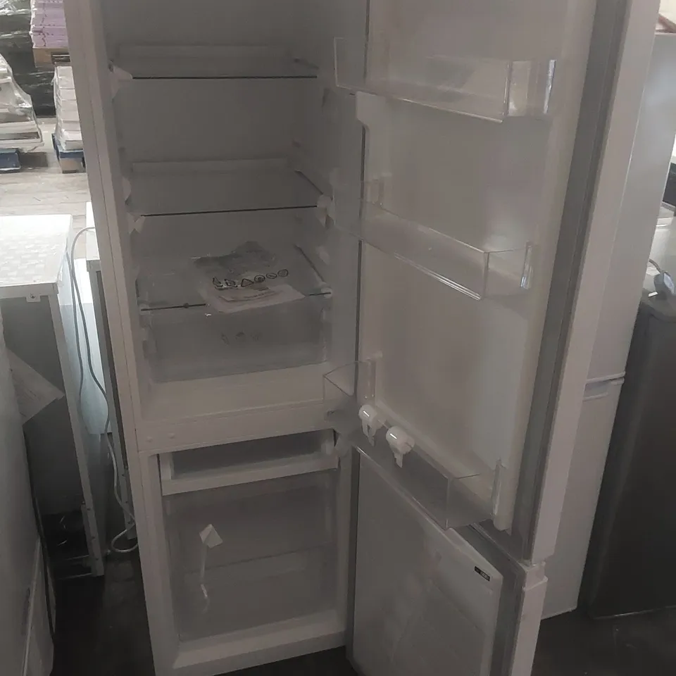LOGIK LFC50W23 60/40 FRIDGE FREEZER - WHITE