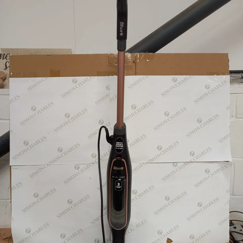 SHARK STEAM SCRUBBER WITH STEAM BLAST S7201 [COLLECTION ONLY]