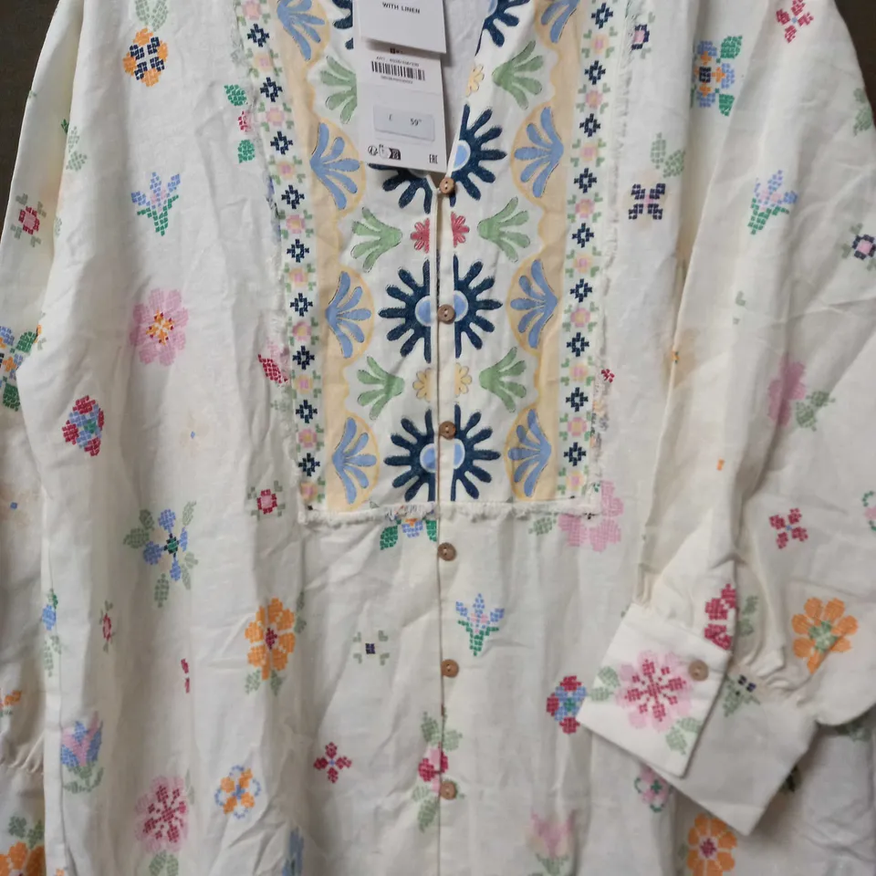 ZARA LONG SLEEVE MAXI DRESS IN FLORAL DESIGN IN WHITE - SMALL