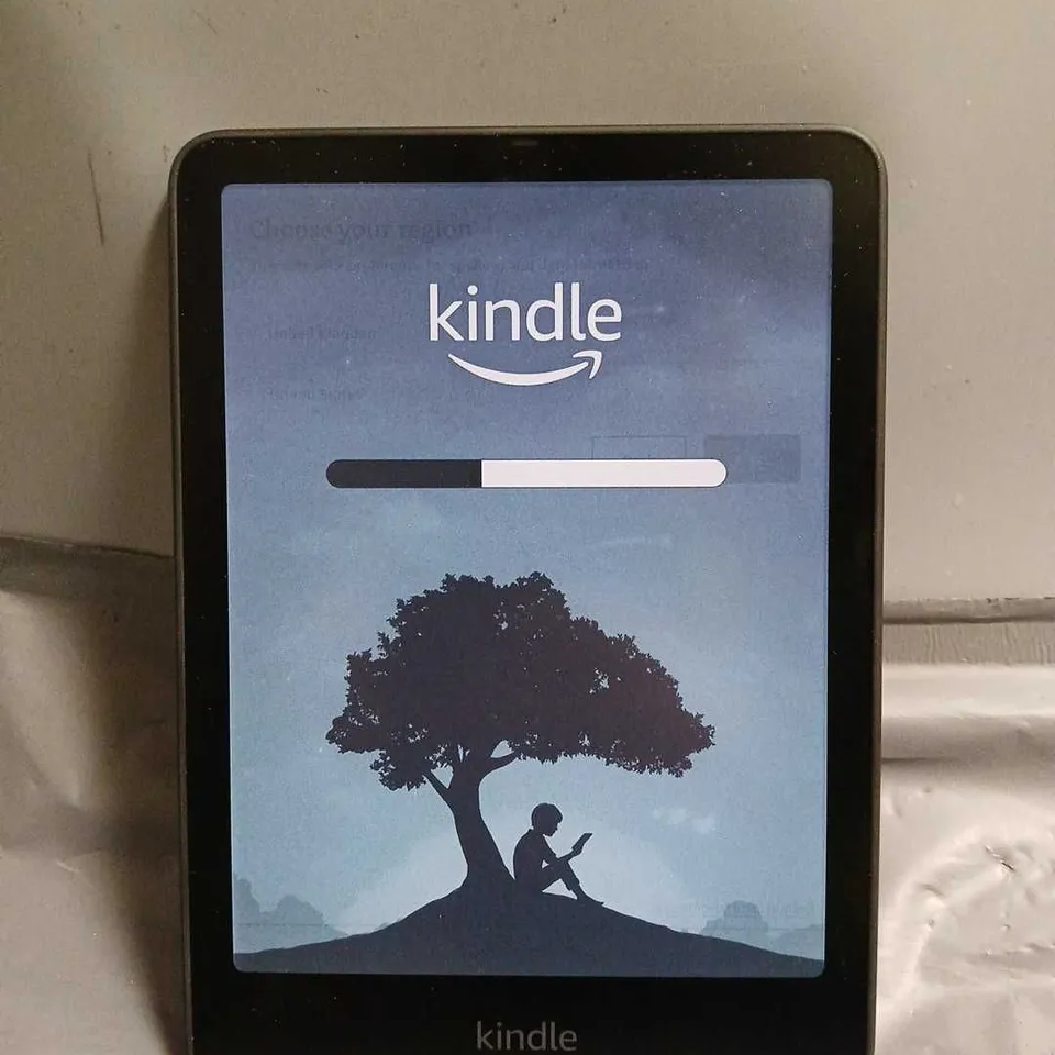 BOXED AMAZON KINDLE COLORSOFT SIGNATURE EDITION 