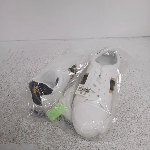 BRAVE SOUL LONDON WHITE SNEAKERS – UK 6 (EU 39/40) – COL: WHITE/GREEN/GOLD