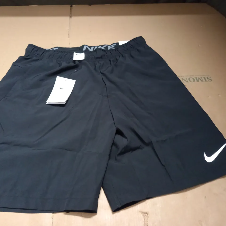 NIKE DRI-FIT BLACK SHORTS - L