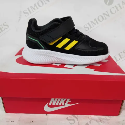 BOXED PAIR OF ADIDAS KID'S SHOES IN BLACK/YELLOW UK SIZE 6.5