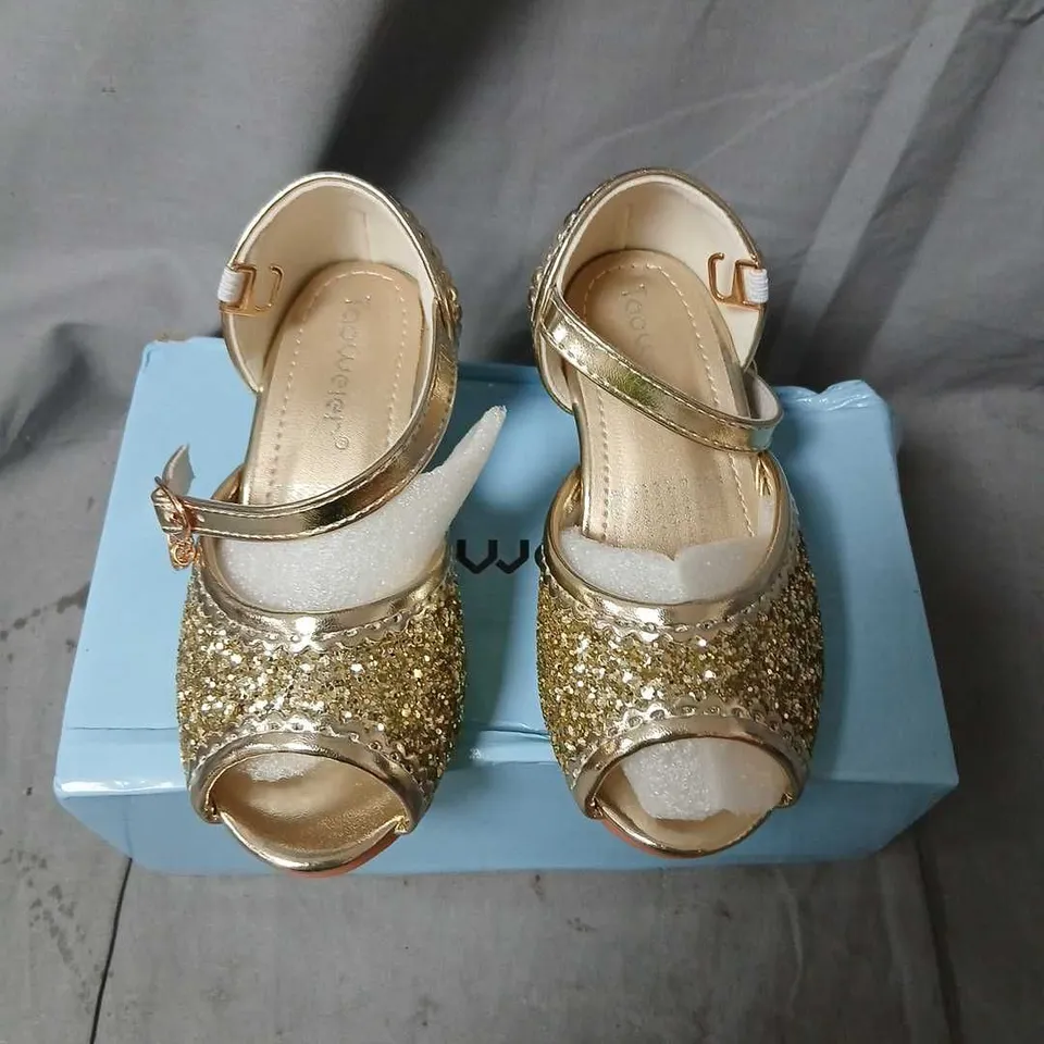 KIDS' GOLD GLITTER SANDALS WITH STRAPS – OPEN TOE, BUCKLE SIZE EU 25