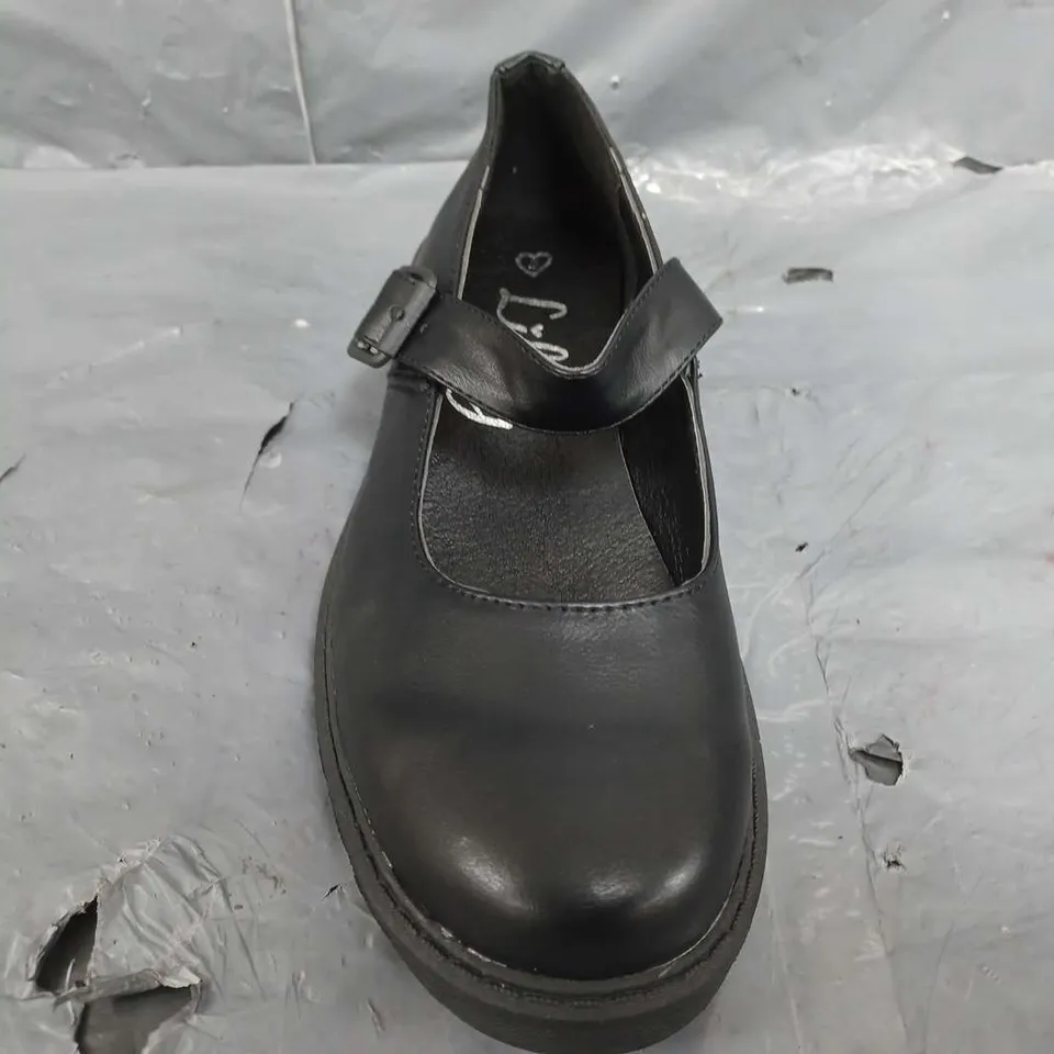 APPROXIMATELY 12 PAIRS OF LILLEYS BLACK BUCKLE OPEN TOP SHOES - SIZE 12