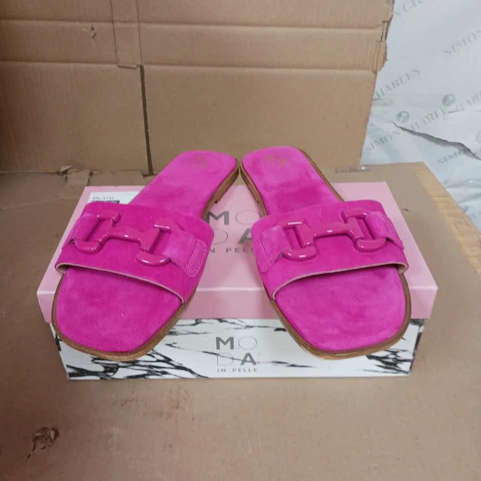 MODA IN PELLE OLAYO SUEDE SANDALS RASPBERRY SIZE 8