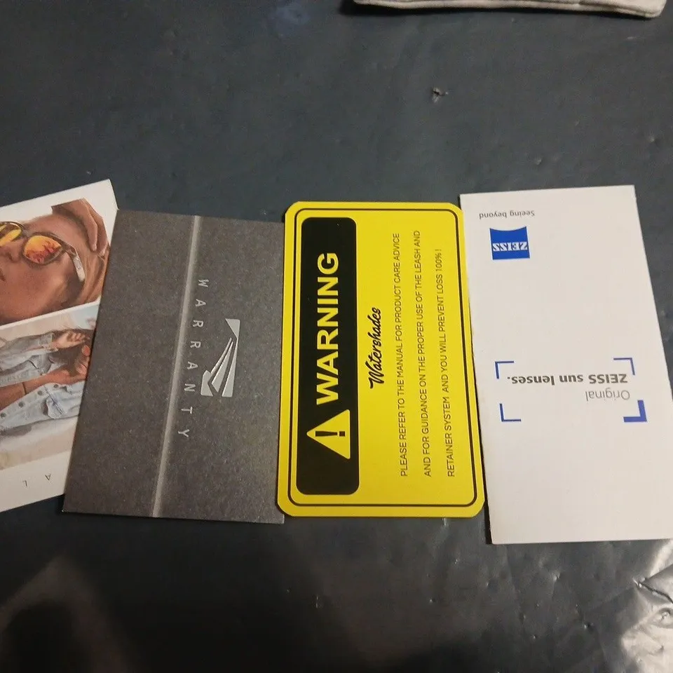 BOXED LIP-SUNGLASSES TYPOON IN GLOSS WHITE/BLACK