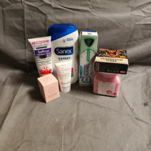 APPROXIMATEY 20 ASSORTED HEALTH AND BEAUTY PRODUCTS TO INCLUDE - SANEX SHOWER GEL - DR SQUATCH SOAP - THISWORKS PERFECT SMOOTHING WASH - ETC