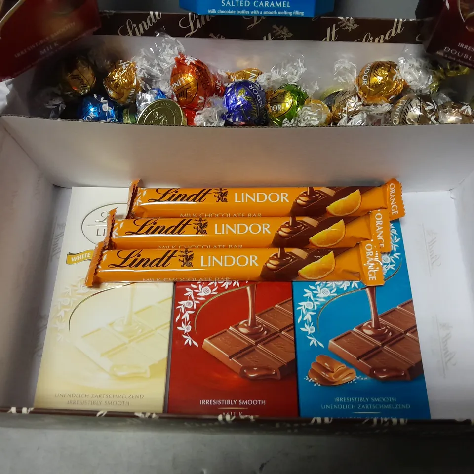 BOXED LINDT CHOCOLATIER GIFT BOX 