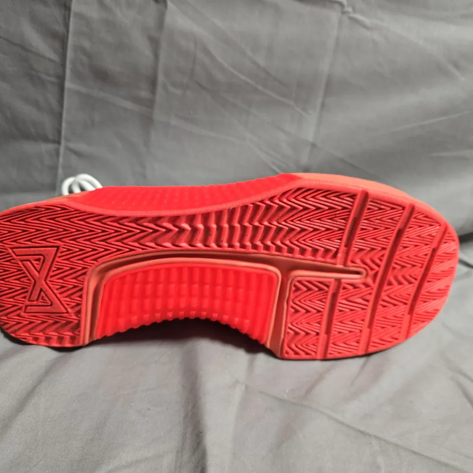 PAIR OF NIKE ATHLETIC RUNNING SHOES – UK SIZE 9