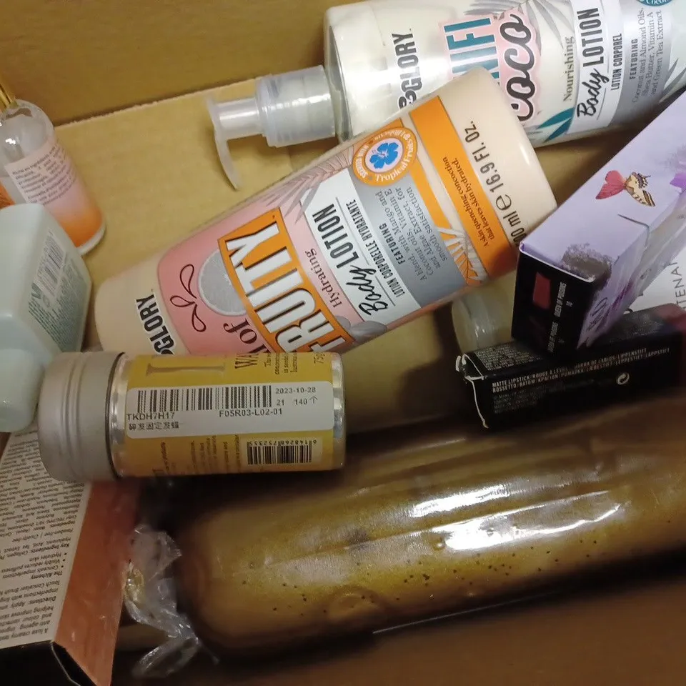 APPROXIMATELY 10 ASSORTED HEALTH AND BEAUTY PRODUCTS TO INCLUDE OLAPLEX NO 4 BOND MAINTENANCE SHAMPOO, SOAP AND GLORY BODY LOTION, RADIANCE BY PERION FACE AND BODY BLACK SOAP