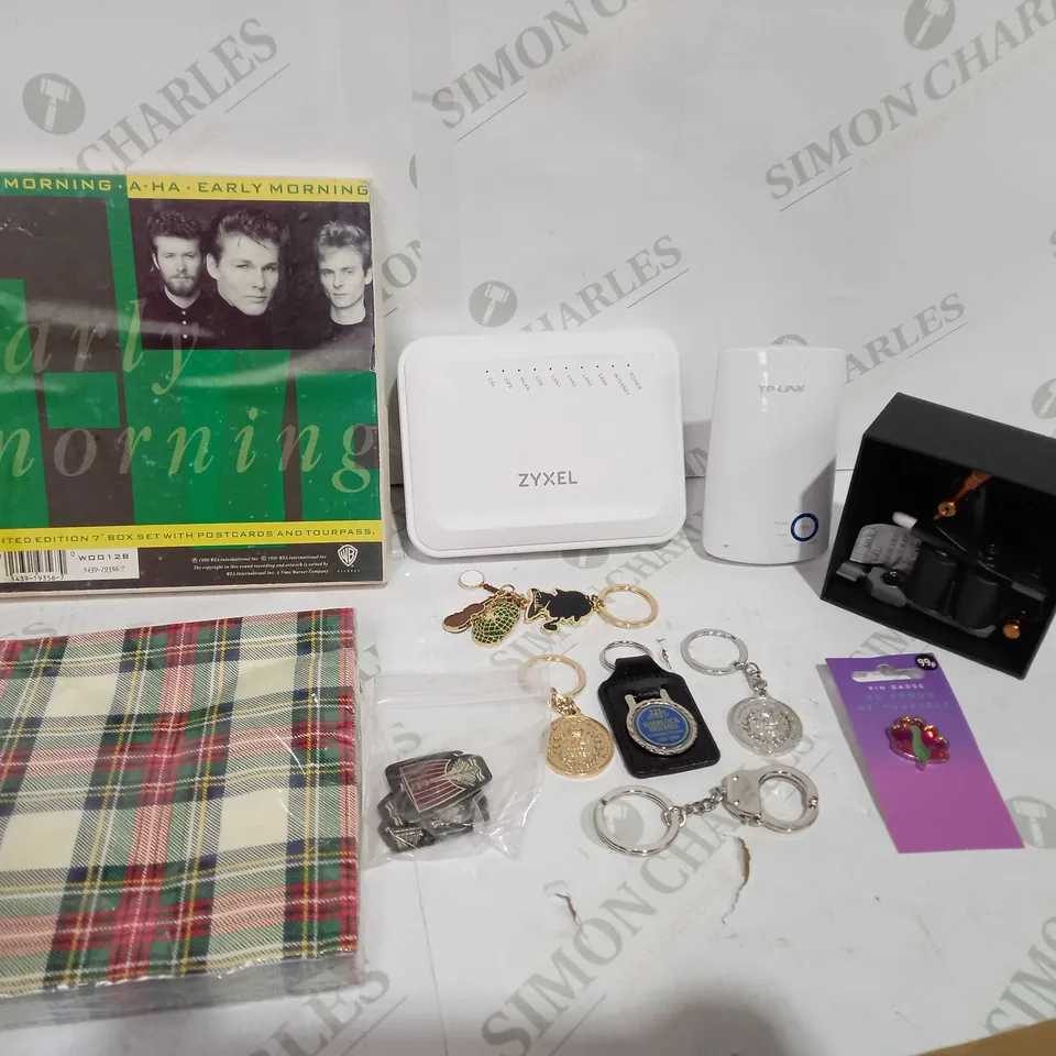 BOX TO CONTAIN APPROX 20 X ASSORTED HOUSEHOLD PRODUCTS, INCLUDES PIN/CHAINS, INTERNET PRODUCTS ETC 
