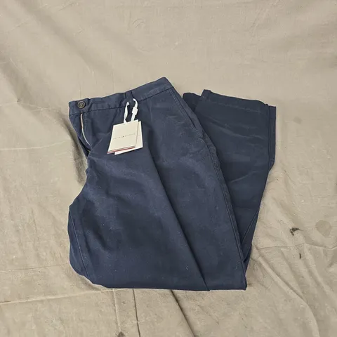 TOMMY HILFIGER STRETCH CHINO IN NAVY SIZE 14
