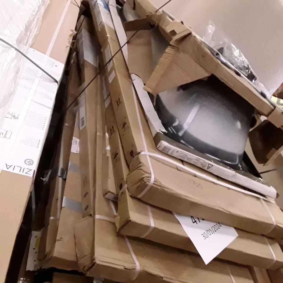 PALLET OF ASSORTED BATHROOM PARTS INCLUDING BATHTUBS & SHOWER PANELS 