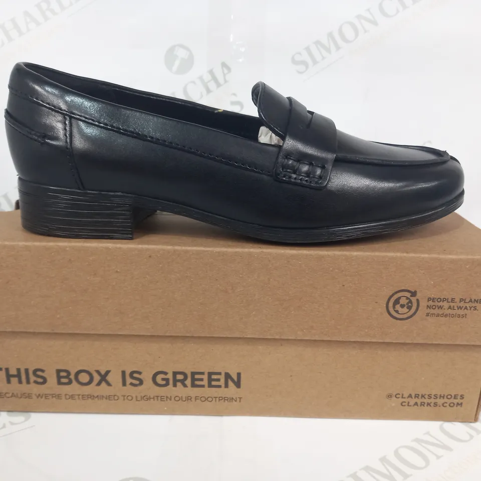BOXED PAIR OF CLARKS HAMBLE LOAFERS IN BLACK UK SIZE 4