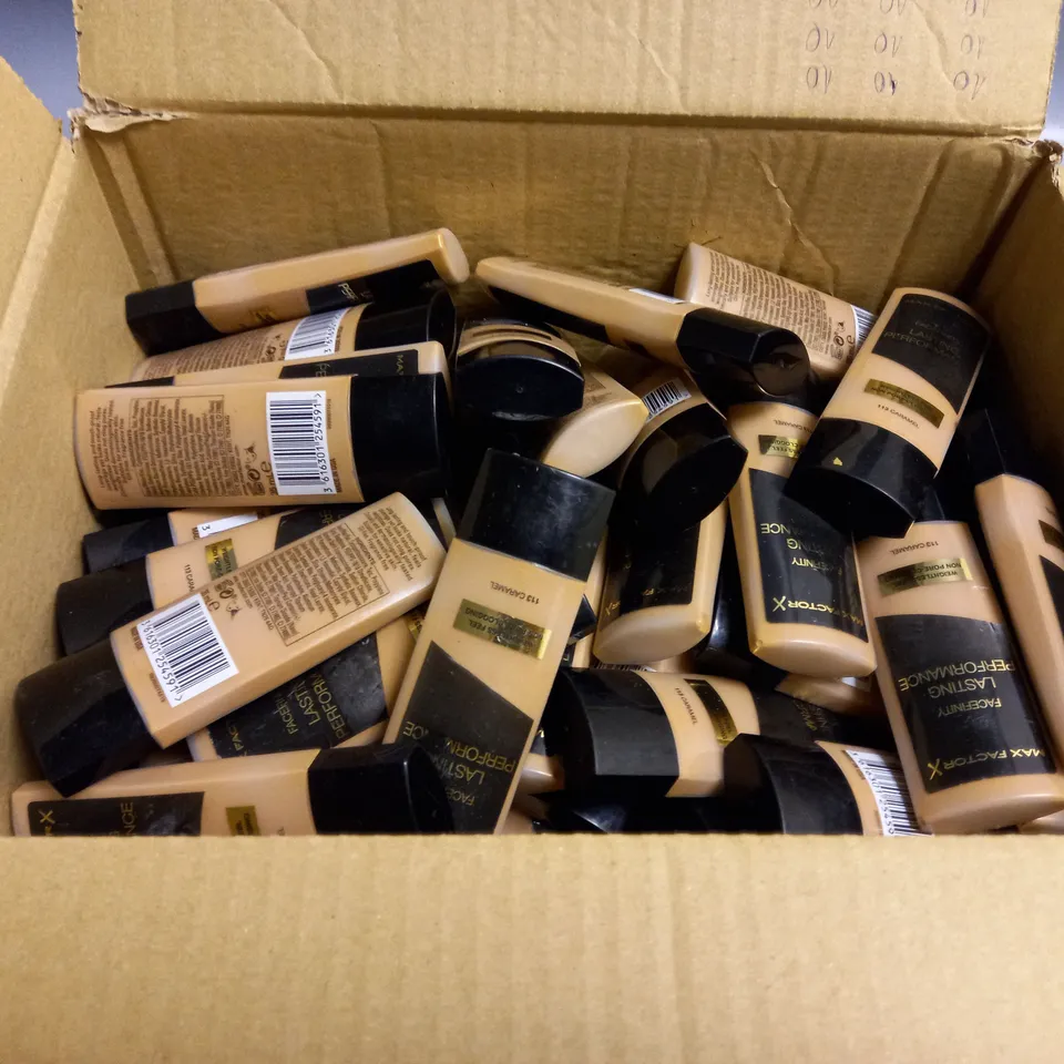 BOXED LOT OF MAX FACTOR TESTER FACE FINITY LASTING PERFORMANCE FOUNDATION