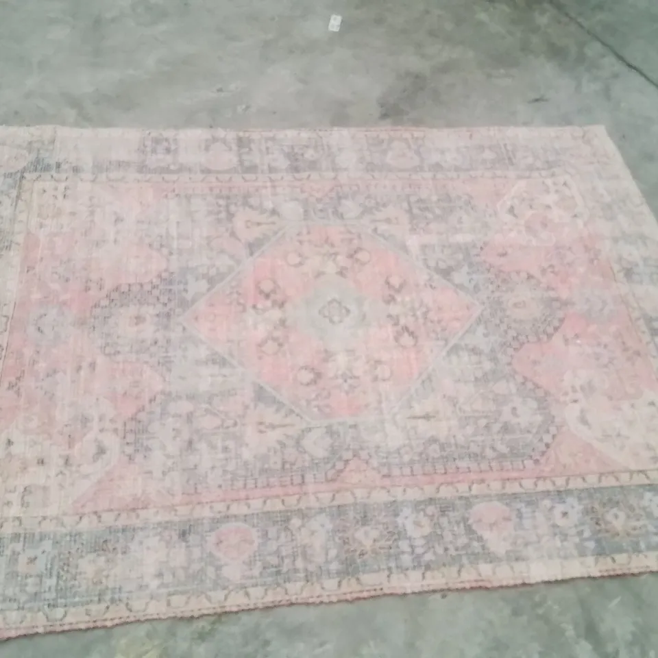 QUALITY DESIGNER AREA RUG - APPROXIMATELY 240X170CM