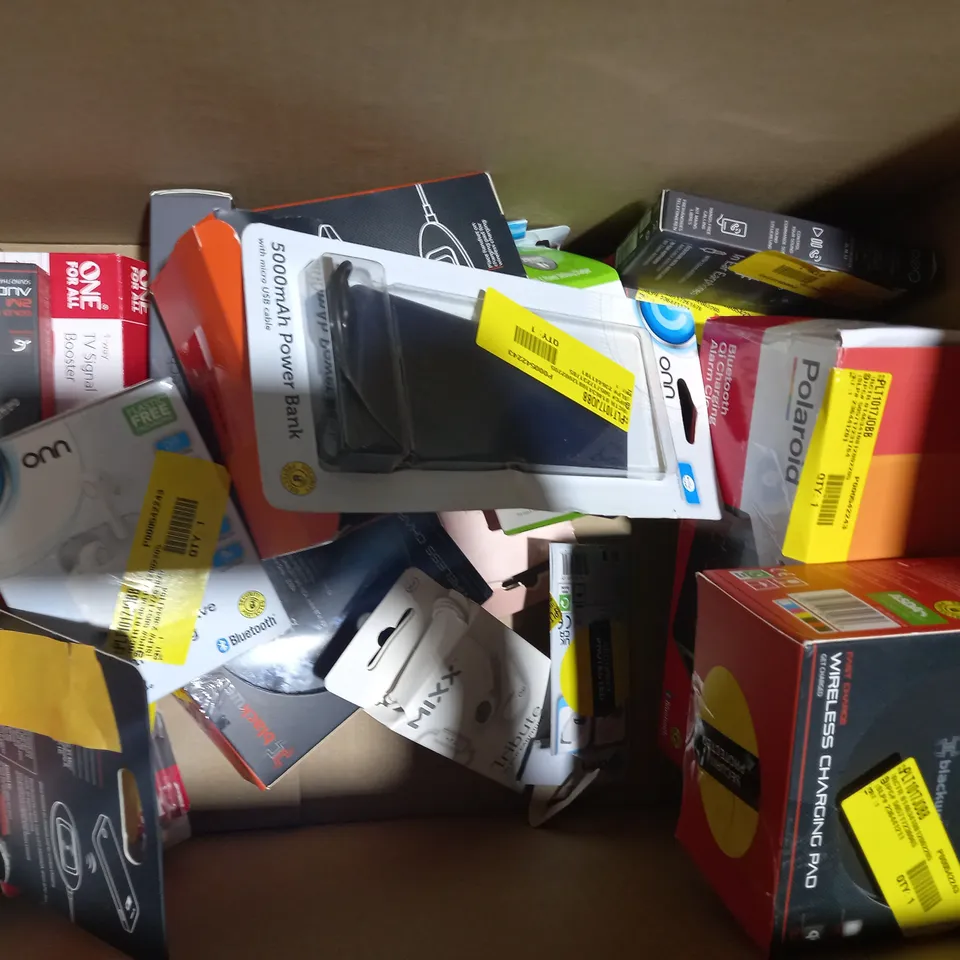 BOX OF APPROXIMATELY 20 ASSORTED HOUSEHOLD ITEMS TO INCLUDE ONN POCKET RADIO, MIXX 0X1 ON EAR HEADPHONES, VLOGGING SERIES HALO STICK, ETC