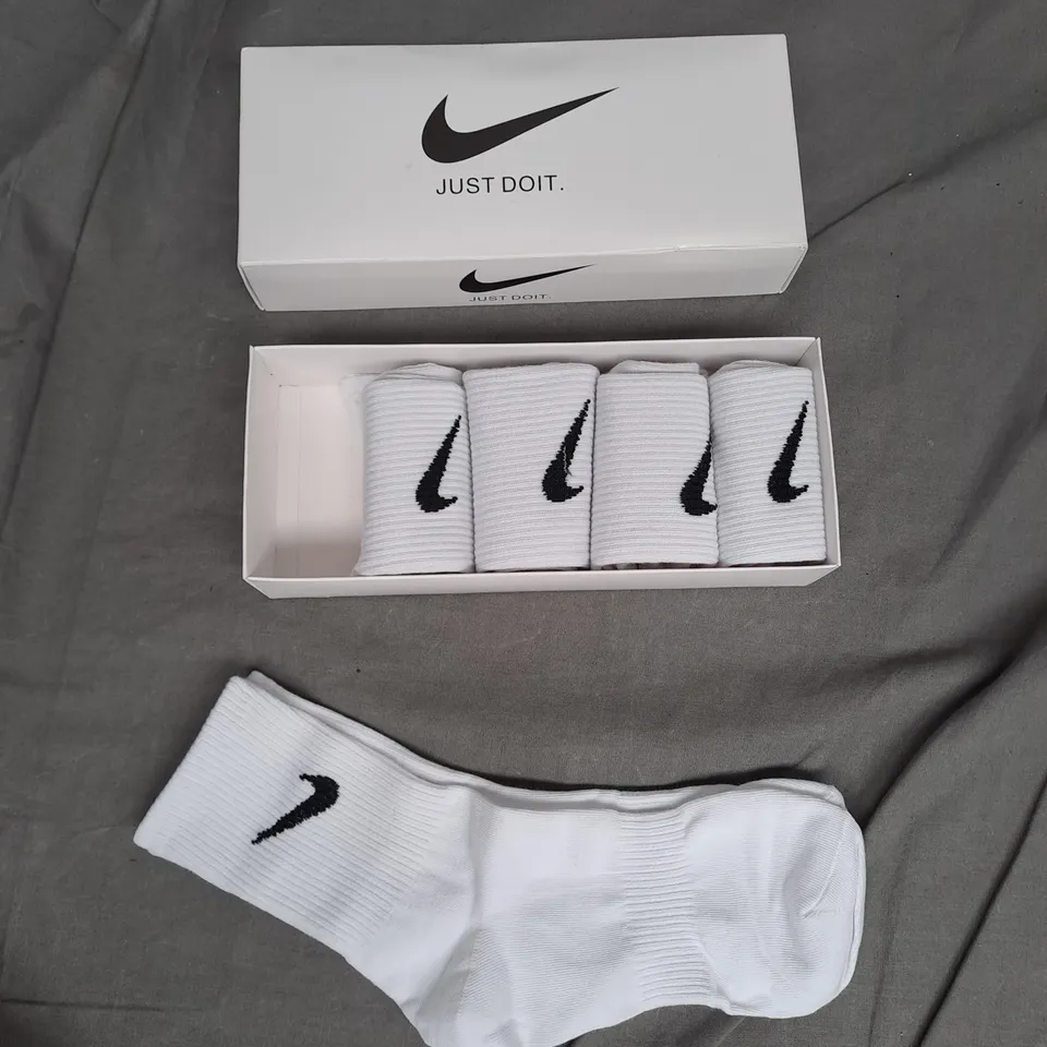 NIKE 5PACK CREW SOCKS IN WHITE SIZE UNSPECIFIED