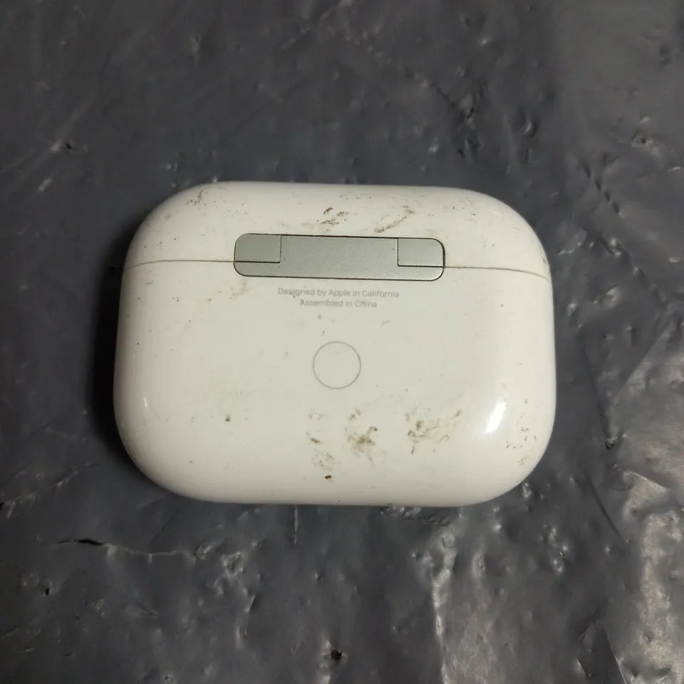 PAIR OF APPLE AIRPODS PRO IN WHITE