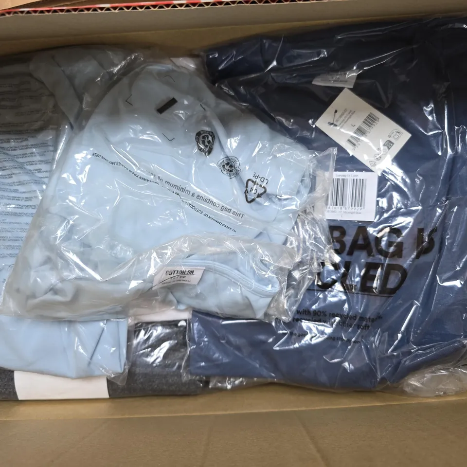APPROXIMATELY 15 ASSORTED CLOTHING ITEMS IN VARIOUS SIZES, COLOURS & STYLES TO INCLUDE EVERYDAY FIT T-SHIRT, BOXY FIT GRAPHIC TEE, SCOOP NECK HALTER BIKINI TOP, ETC