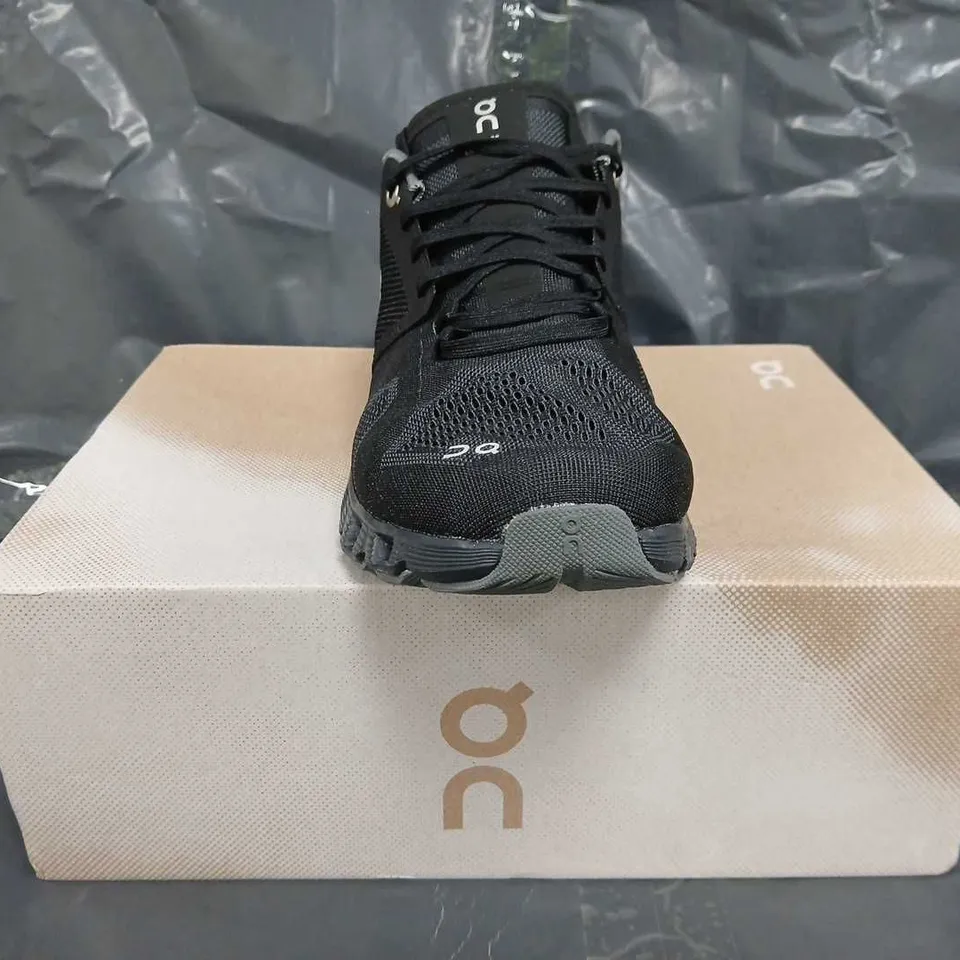 BOXED PAIR OF ON CLOUD X SHOES IN BLACK SIZE UK 9