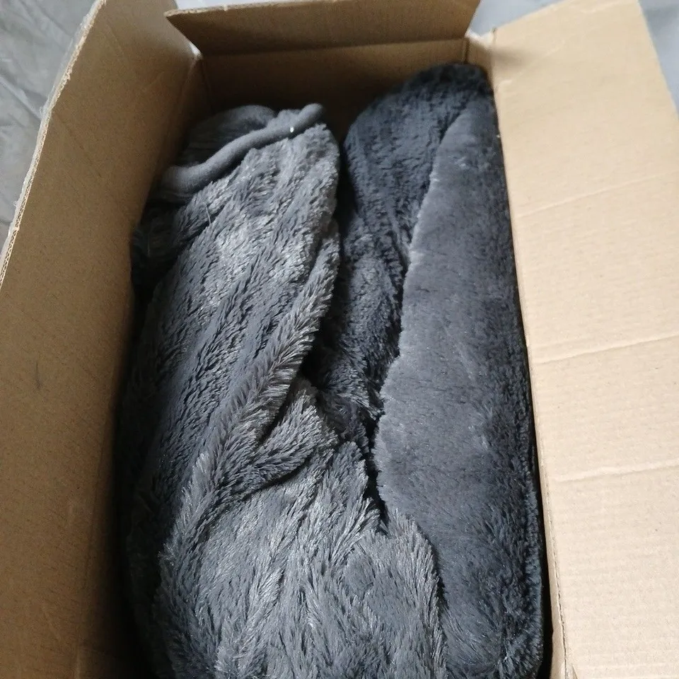 COZEE HOME FAMILY SIZED FAUX FUR & VELVETSOFT HEATED THROW W/ 9 HEAT SETTINGS. DARK GREY