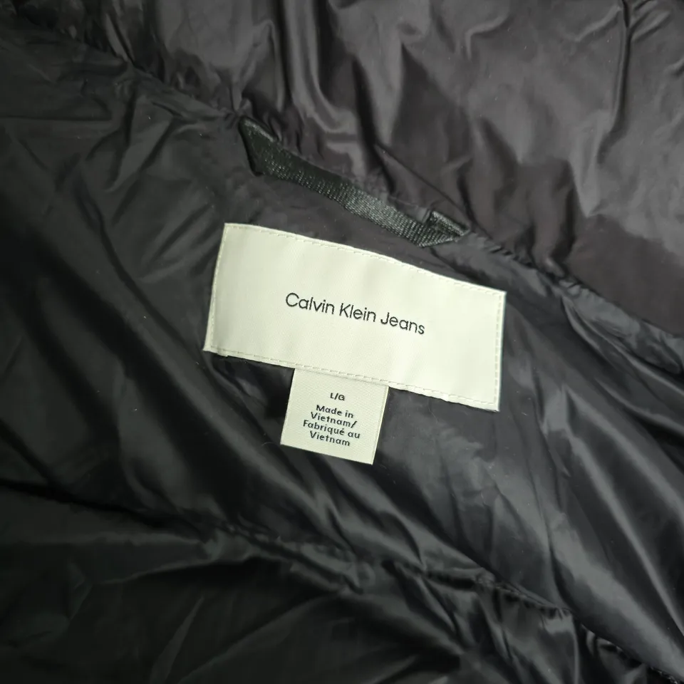 CALVIN KLEIN JEANS ZIP HOODED JACKET IN BLACK - LARGE