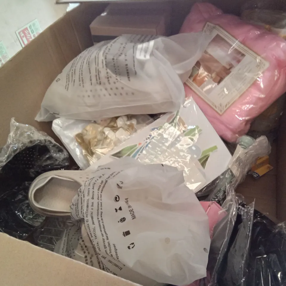 PALLET OF ASSORTED ITEMS INCLUDING PICNIC BLANKET, M-DESIGN PAN LID HOLDER, TIGHTEN HIPS CHARMING CURVES, SQUID GAMES MASKS, BUSTED HALF WAY THERE CD, ORANGE IS THE NEW BLACK SEASON 2 BLURAY