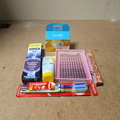 TOTE OF APPROXIMATELY 20 ASSORTED COSMETIC ITEMS TO INCLUDE GILETTE VENUS, ORLAL B, COLGATE TOOTHBRUSHES, CERA VE, LANTA DEYA LASHES SET ETC