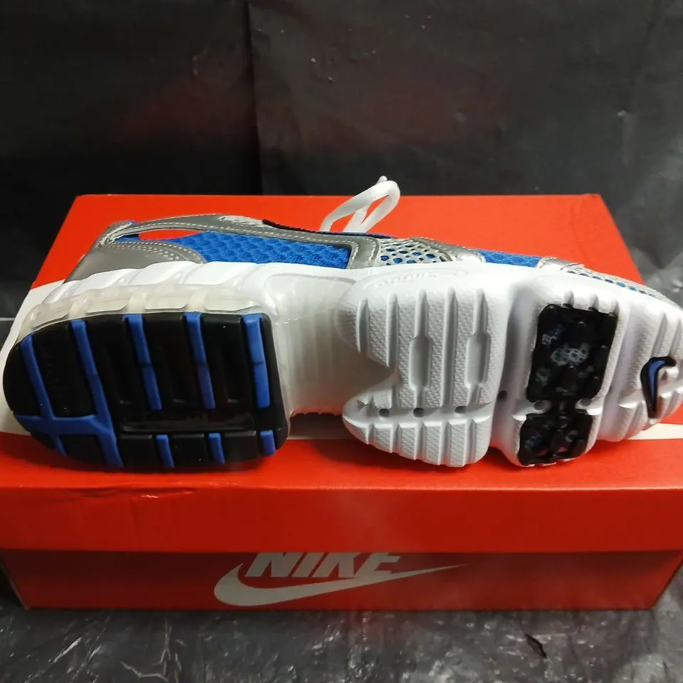 BOXED PAIR OF NIKE AIR ZOOM SPIRIDON CAGE 2 SNEAKERS – UK SIZE 7