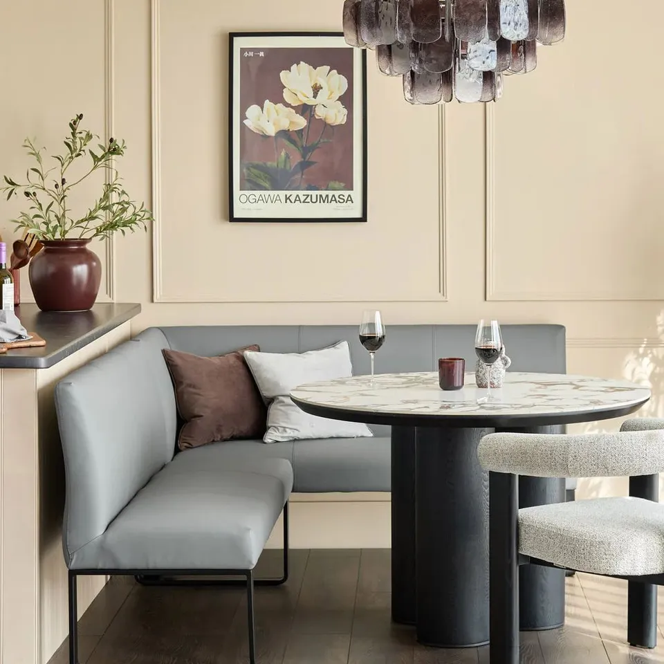 BOXED DANETTI LOOP 7 SEATER LIGHT GREY FAUX LEATHER CORNER BENCH WITH CHROME LEGS (3 BOXES)