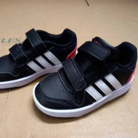 PAIR OF ADIDAS KIDS SHOES - UK 7K