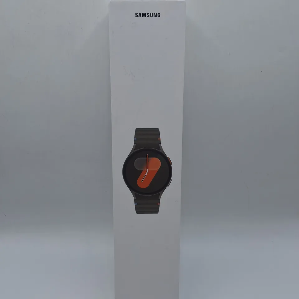 SEALED SAMSUNG GALAXY WATCH7 IN GREEN - SM-L300