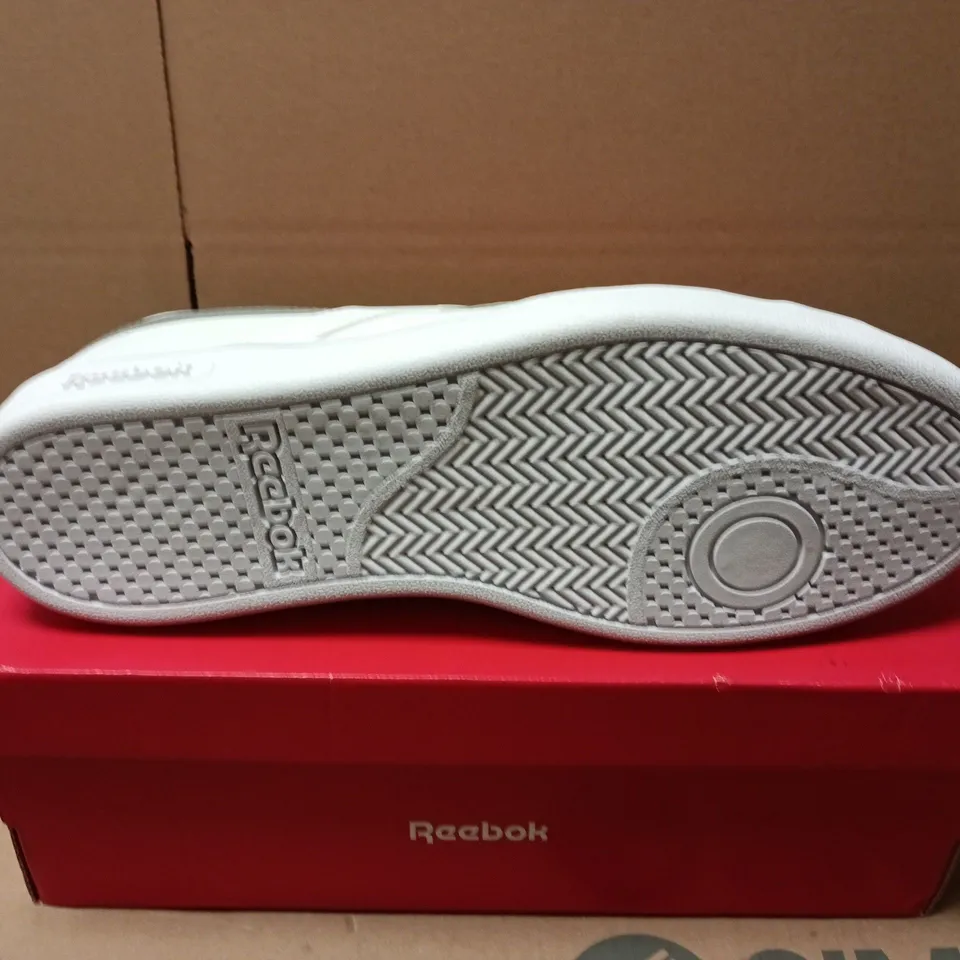 BOXED PAIR OF REEBOK COURT RETRO UNISEX TRAINERS IN WHITE - UK 11