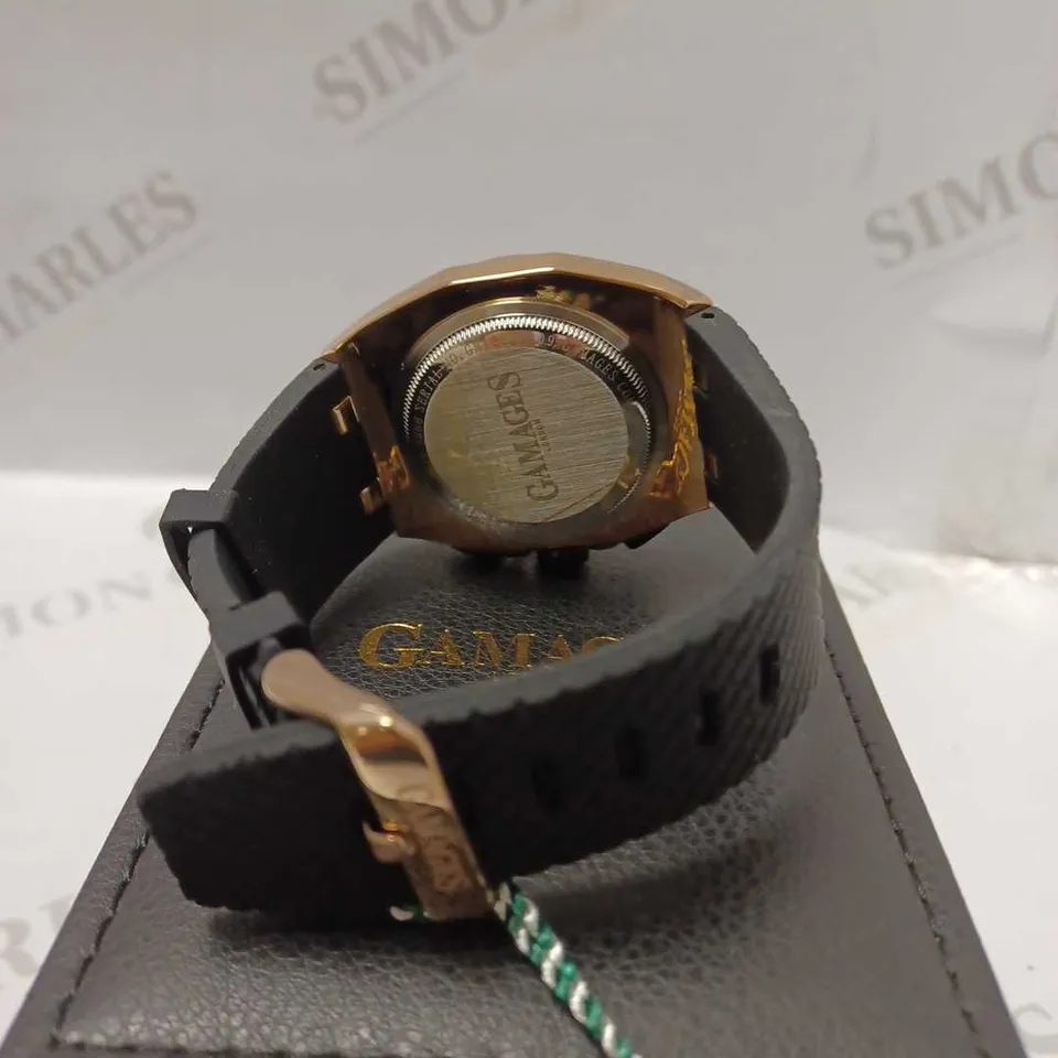 GAMAGES COMMANDER ROSE TRIPLE DATE DIAL RUBBER STRAP WRISTWATCH	