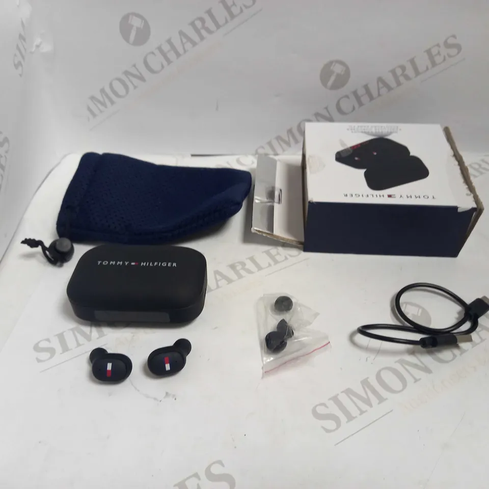 TOMMY HILFIGER EARBUDS POWERBANK BLACK RRP £90