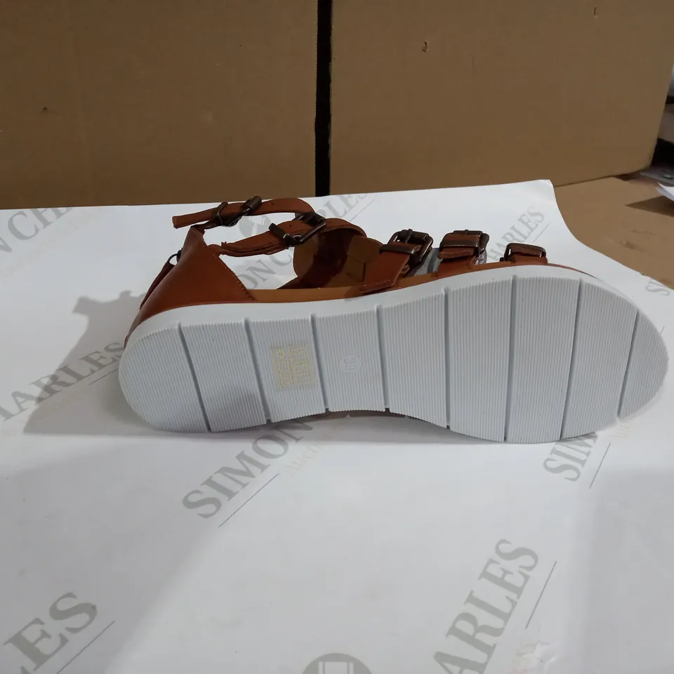 MODA IN PELLE BROWN SANDAL SIZE 6